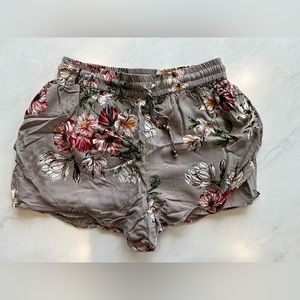 Angie High-Waisted Floral Shorts size M